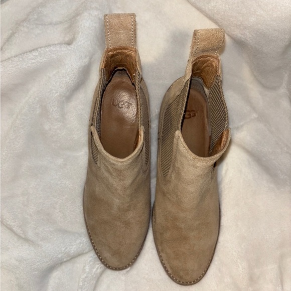 Uggs Faye Booties - Picture 5 of 8